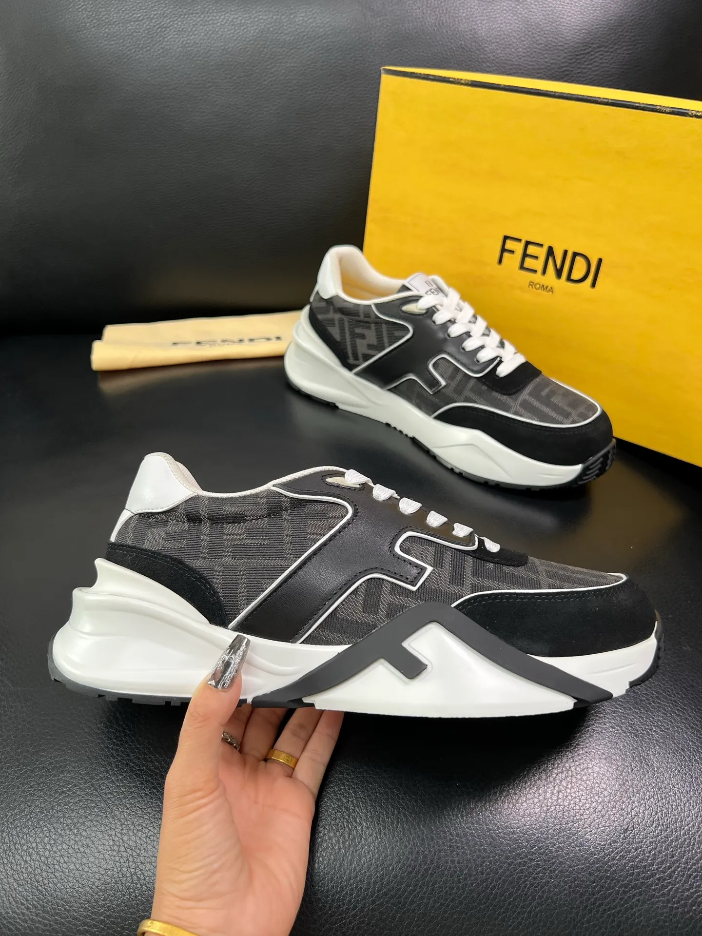 Men's shoes 💰840 FENDI top purchasing Fendi counters are equipped with the original factory, original fabrics imported from Italy, breathable and comfortable cowhide lining, soles: original soles specially provided by the original factory are super comfortable, original factory orders 🔍high quality, you can enter and exit the counter at will, welcome to compare, code number 39-44 (customized 38-45) 85856